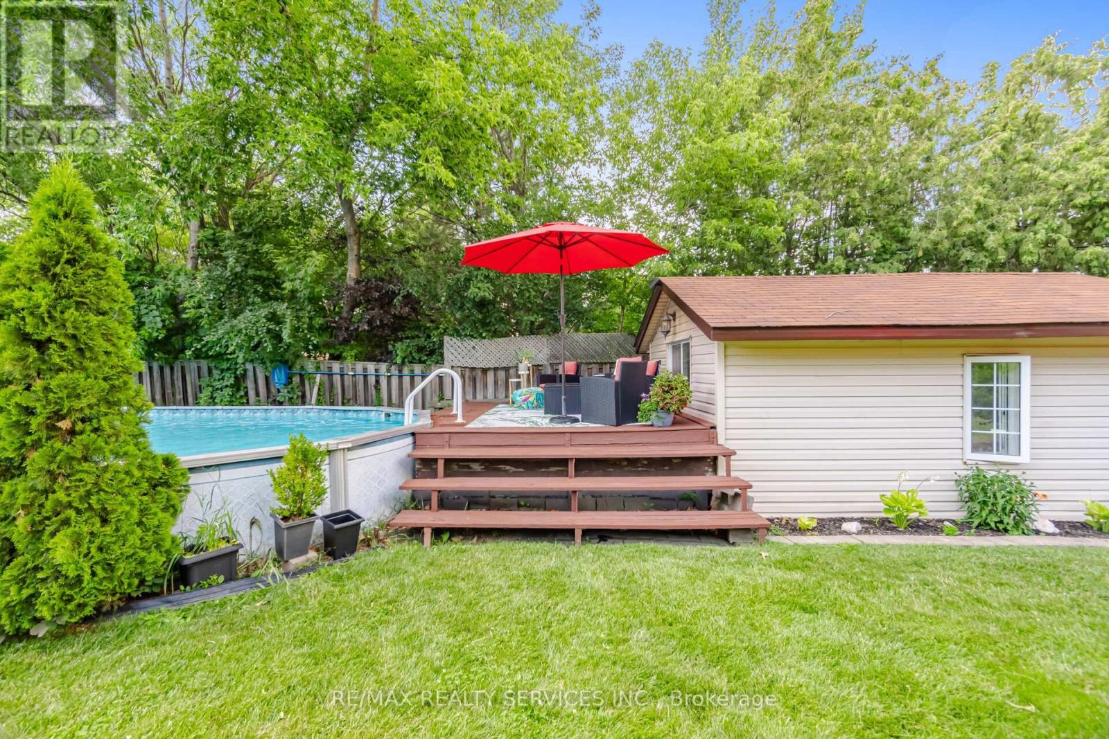 8 Paramount Place, Brampton, ON - Outdoor