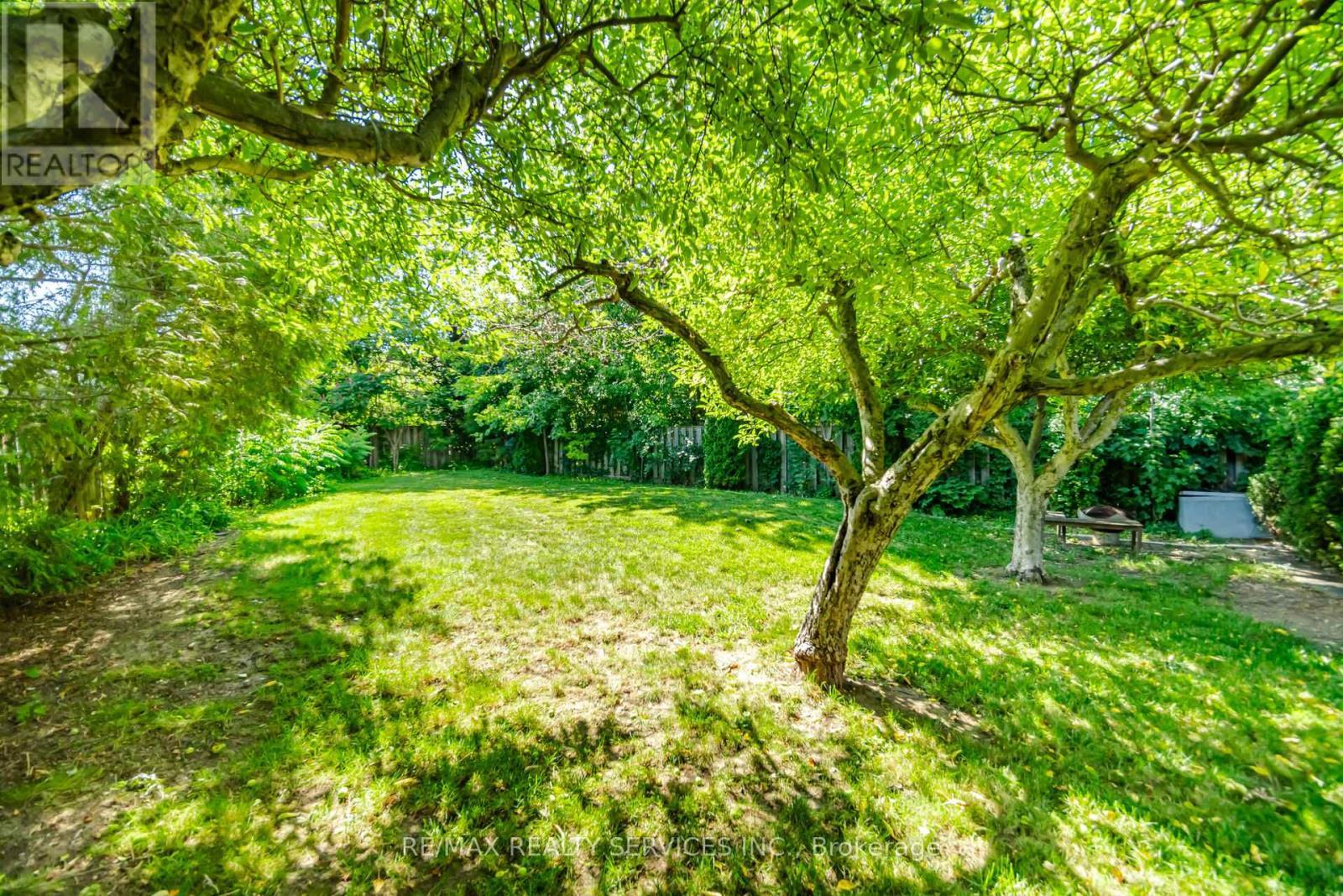 8 Paramount Place, Brampton, ON - Outdoor