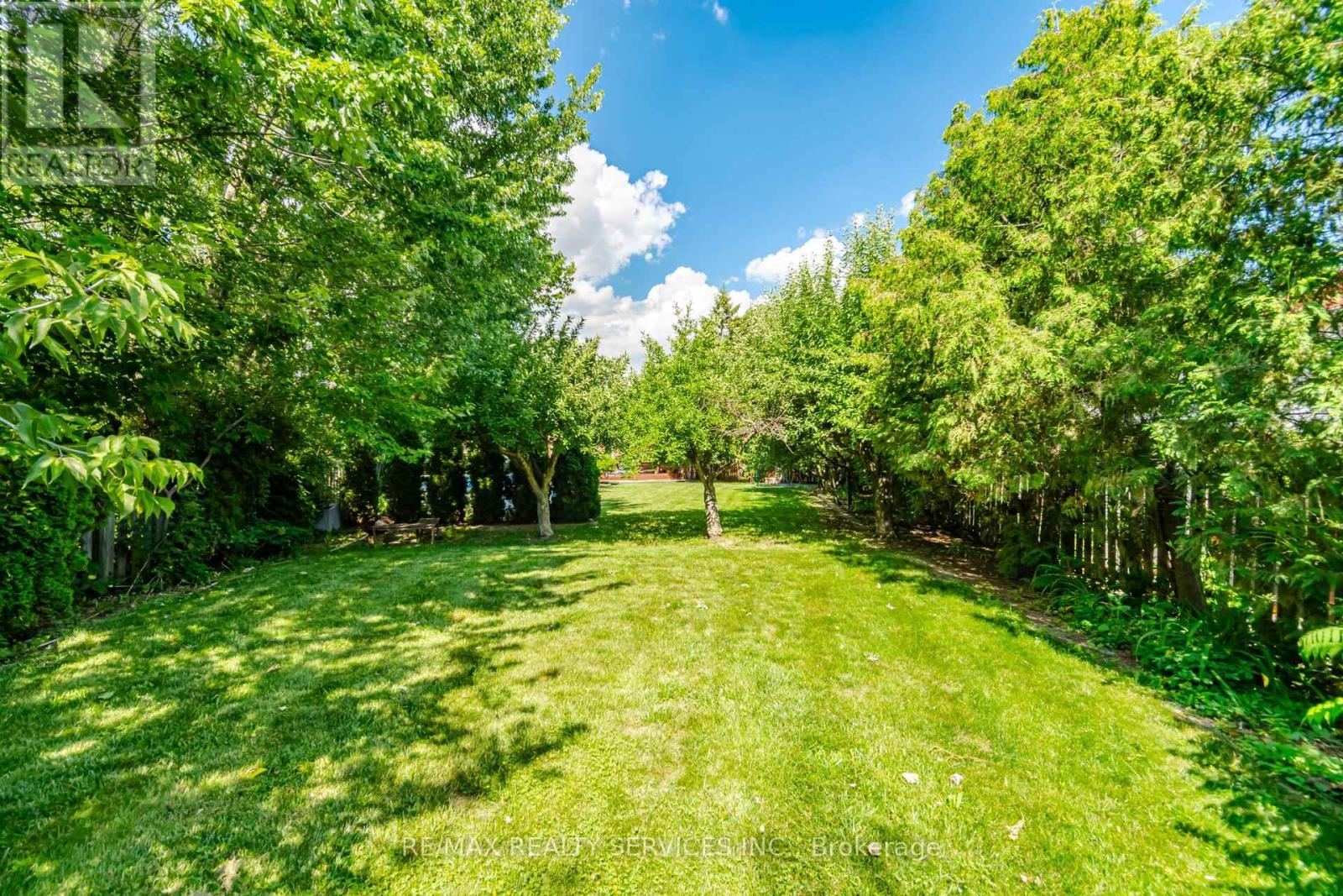 8 Paramount Place, Brampton, ON - Outdoor