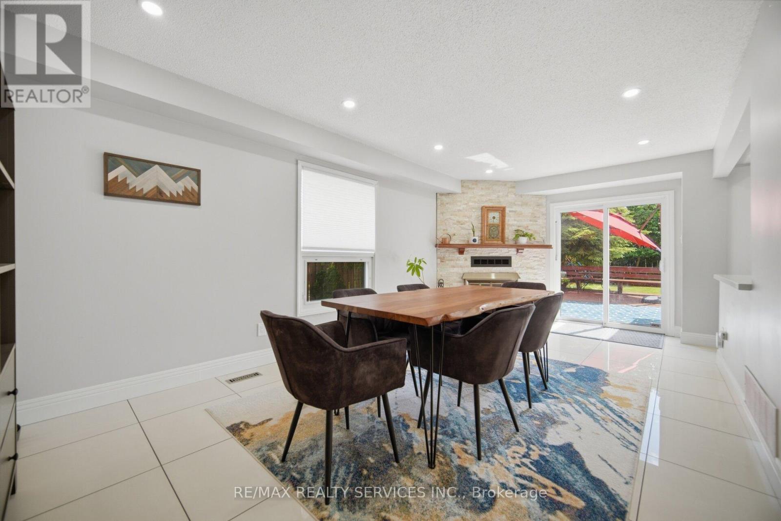 8 Paramount Place, Brampton, ON - Indoor Photo Showing Dining Room