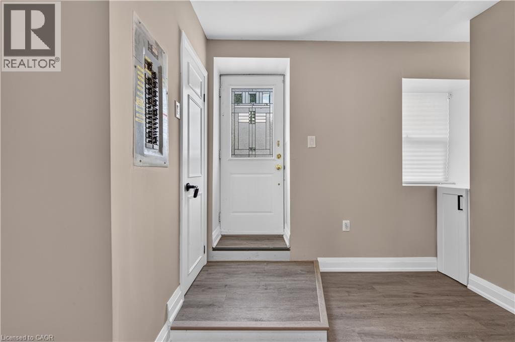 332 East Avenue N, Hamilton, ON - Indoor Photo Showing Other Room