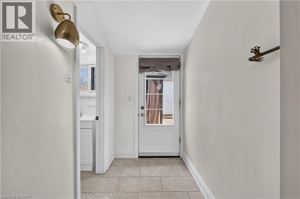 332 East Avenue N, Hamilton, ON - Indoor Photo Showing Other Room