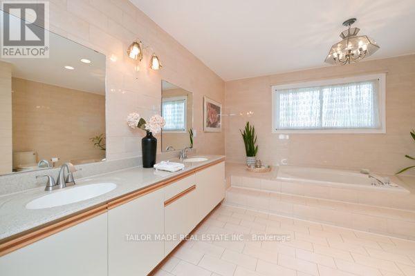 3 Stonegate Drive, Brampton, ON - Indoor Photo Showing Bathroom