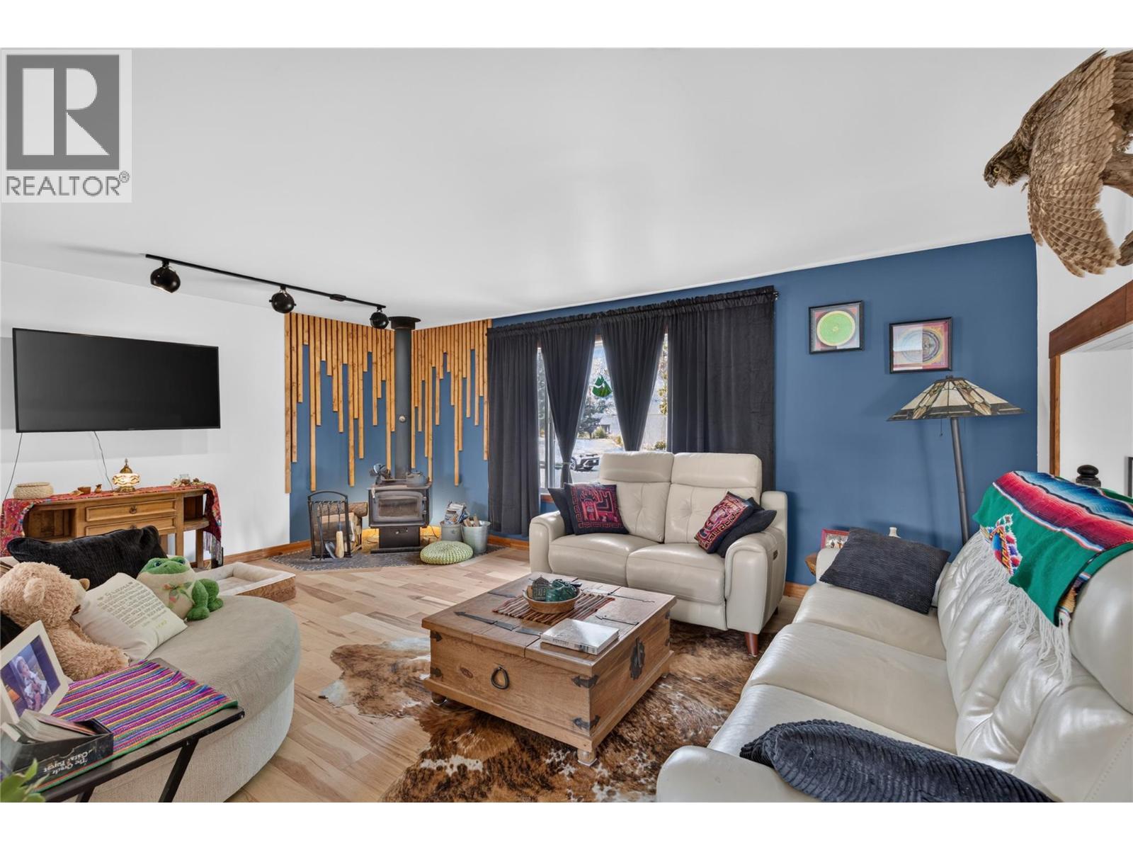 Living area - 6415 Glendora Way, Coldstream, BC - Indoor Photo Showing Living Room
