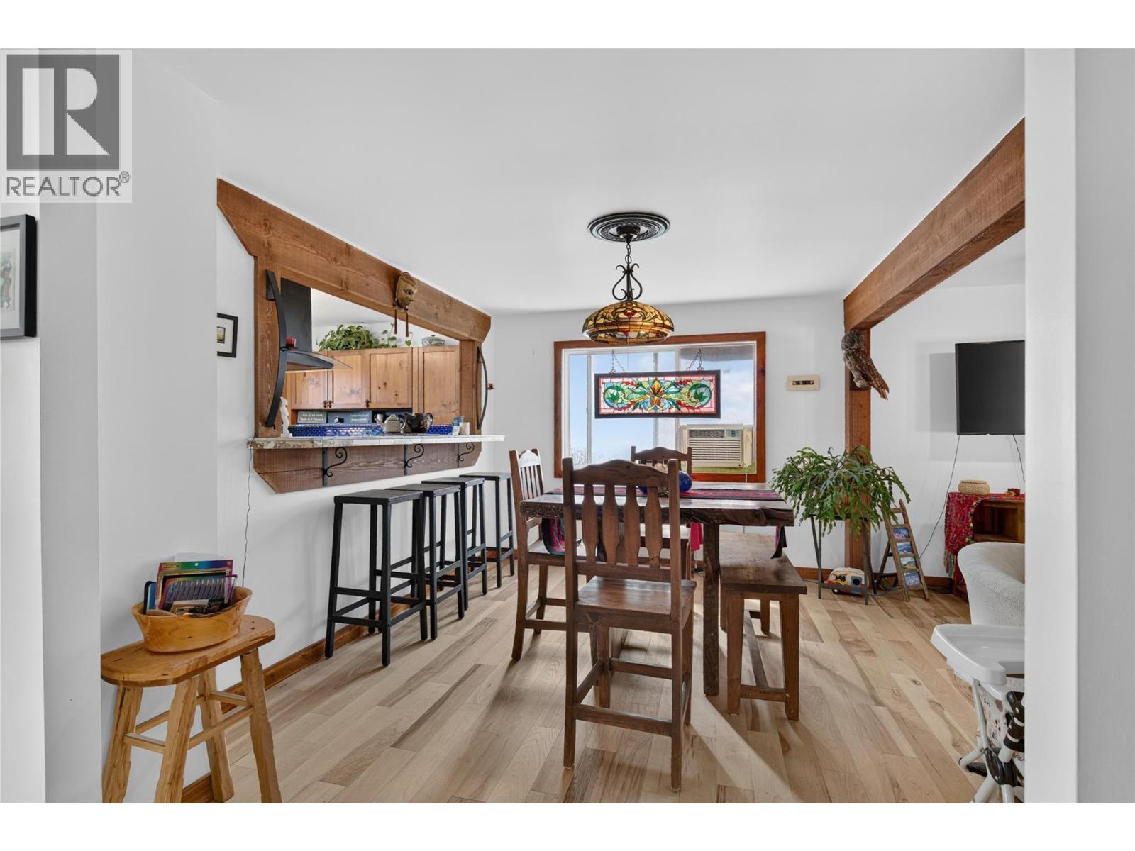 6415 Glendora Way, Coldstream, BC - Indoor Photo Showing Dining Room