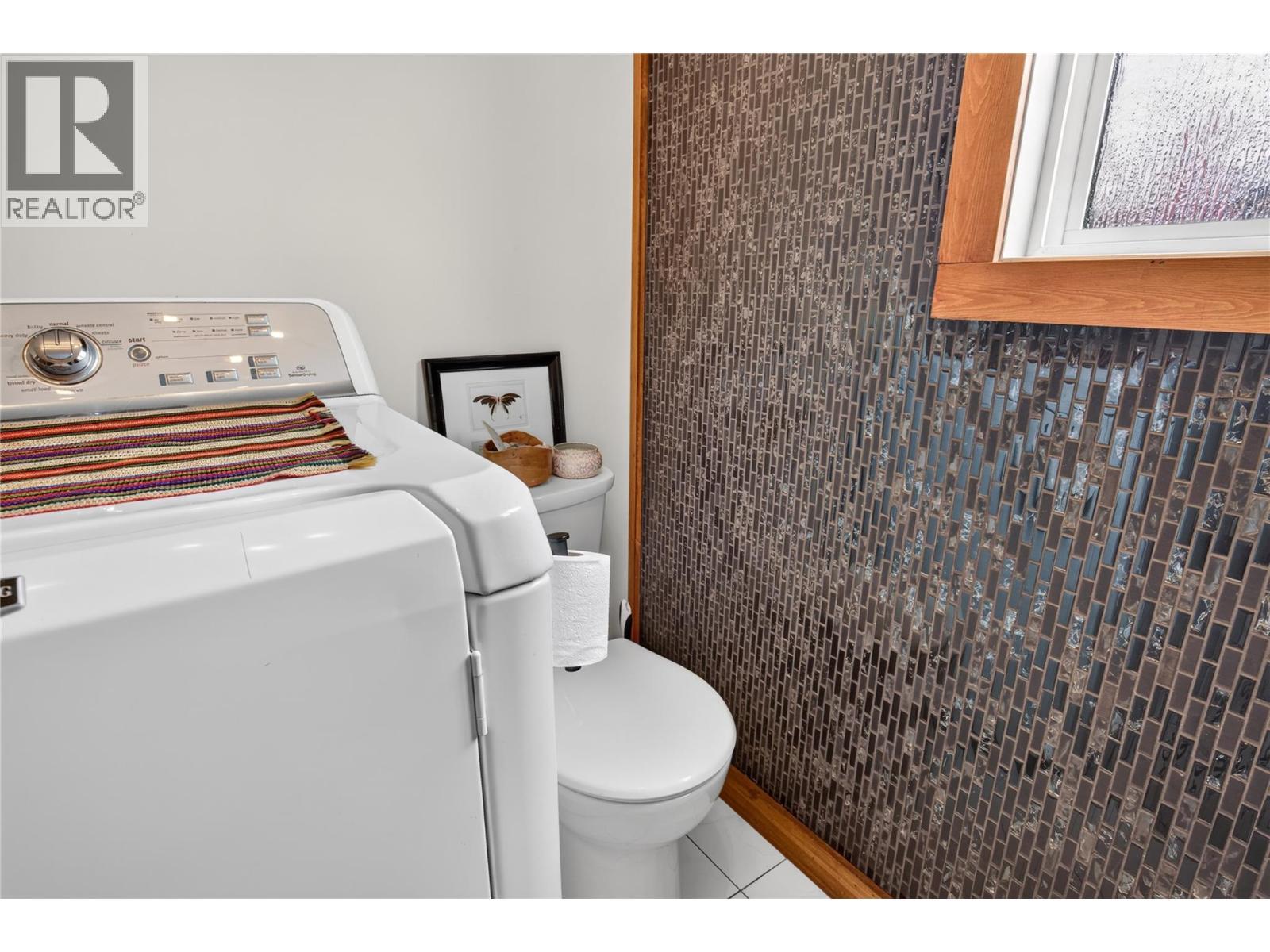 6415 Glendora Way, Coldstream, BC - Indoor