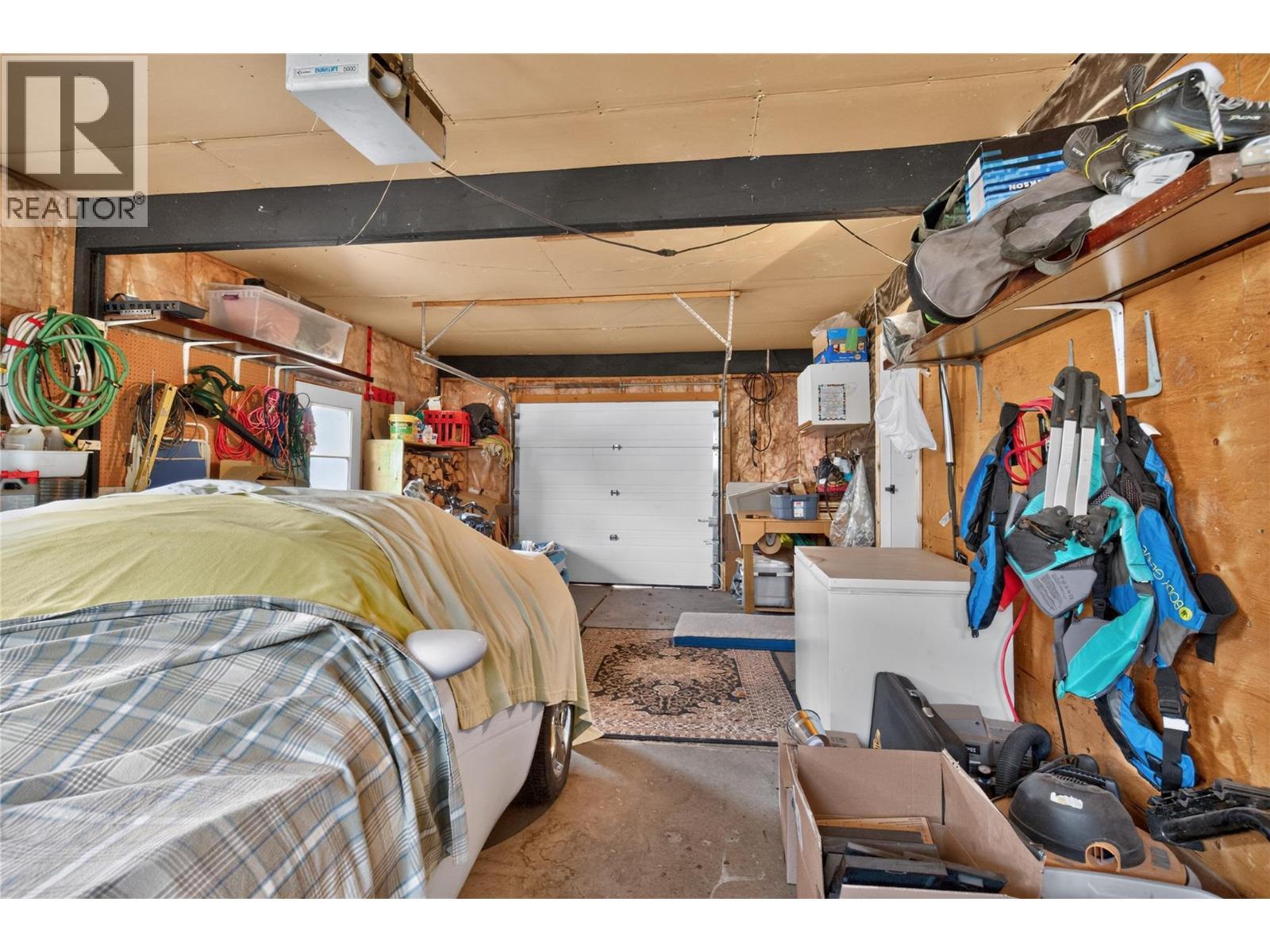6415 Glendora Way, Coldstream, BC - Indoor Photo Showing Garage