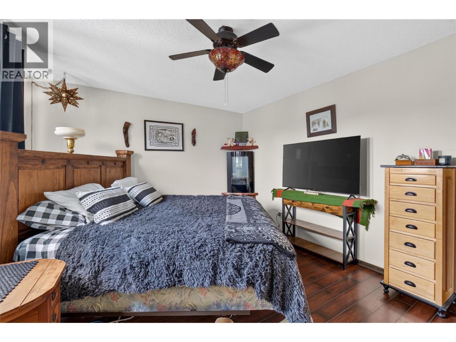 6415 Glendora Way, Coldstream, BC - Indoor Photo Showing Bedroom