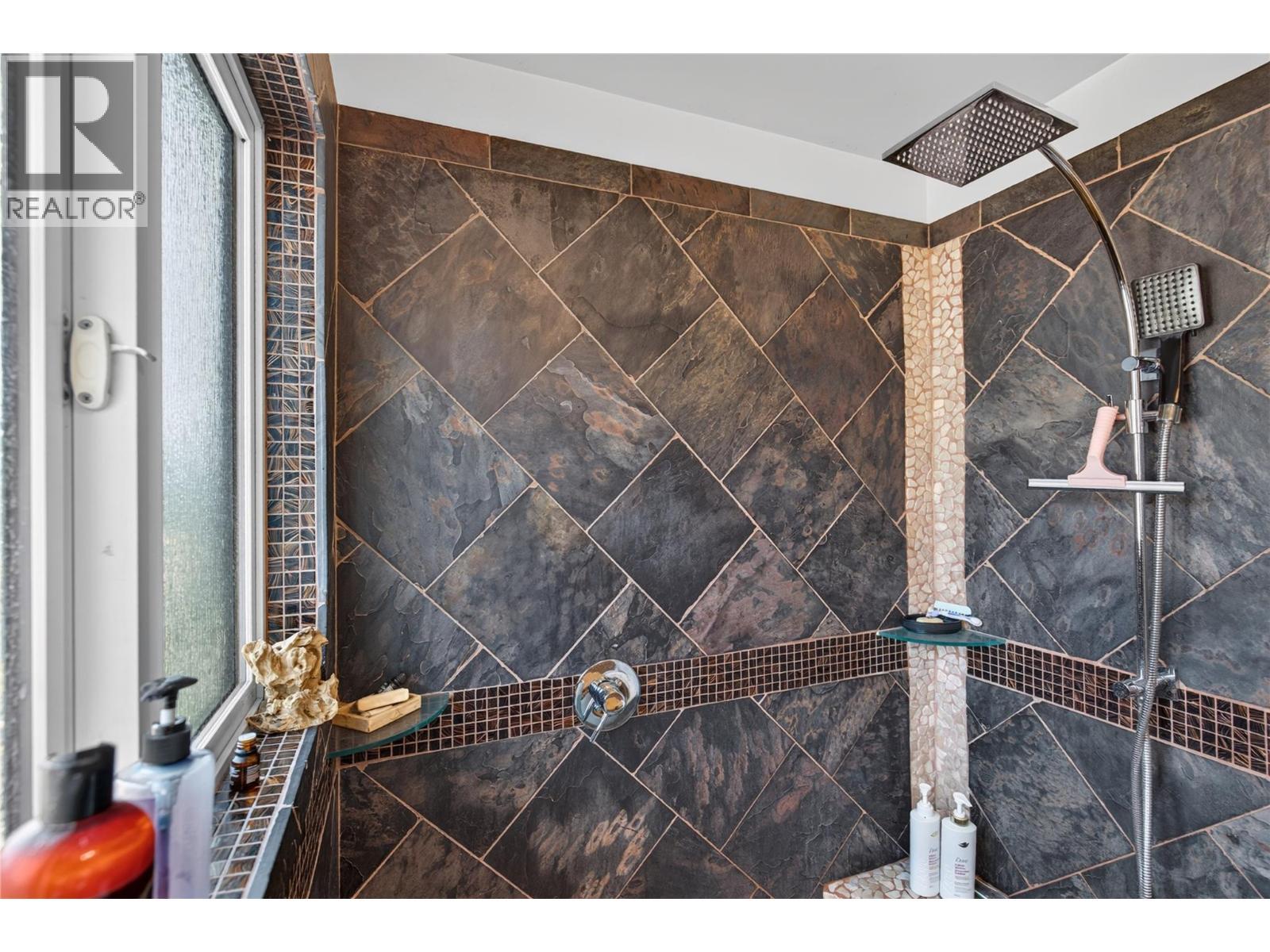 Beautiful walk in shower - 6415 Glendora Way, Coldstream, BC - Indoor Photo Showing Bathroom