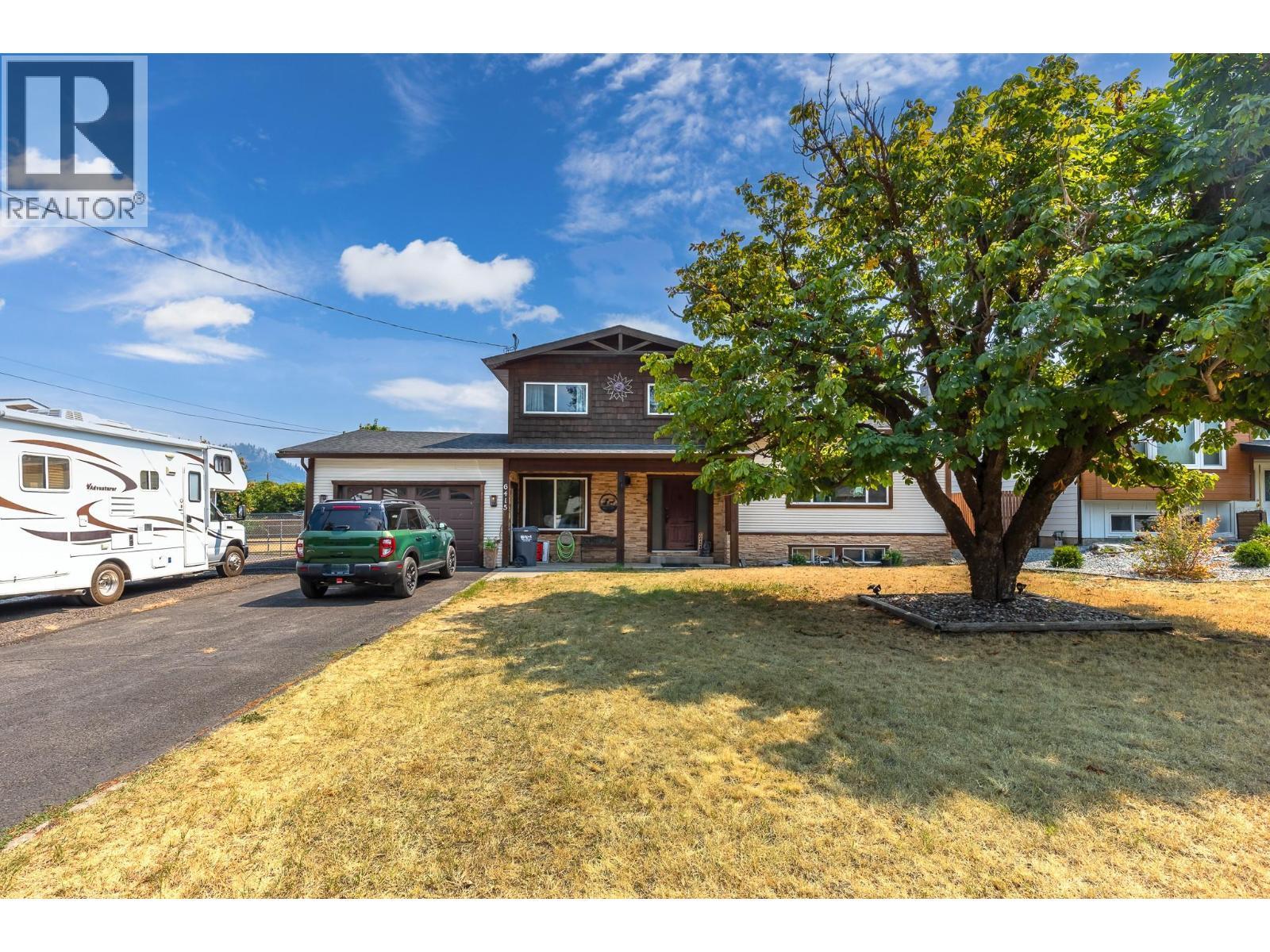 6415 Glendora Way, Coldstream, BC - Outdoor With Facade