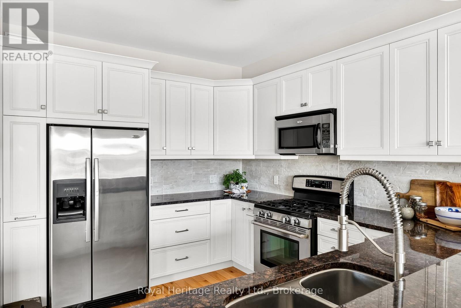 32 Edgewater Drive, Brighton, ON - Indoor Photo Showing Kitchen With Stainless Steel Kitchen With Double Sink With Upgraded Kitchen