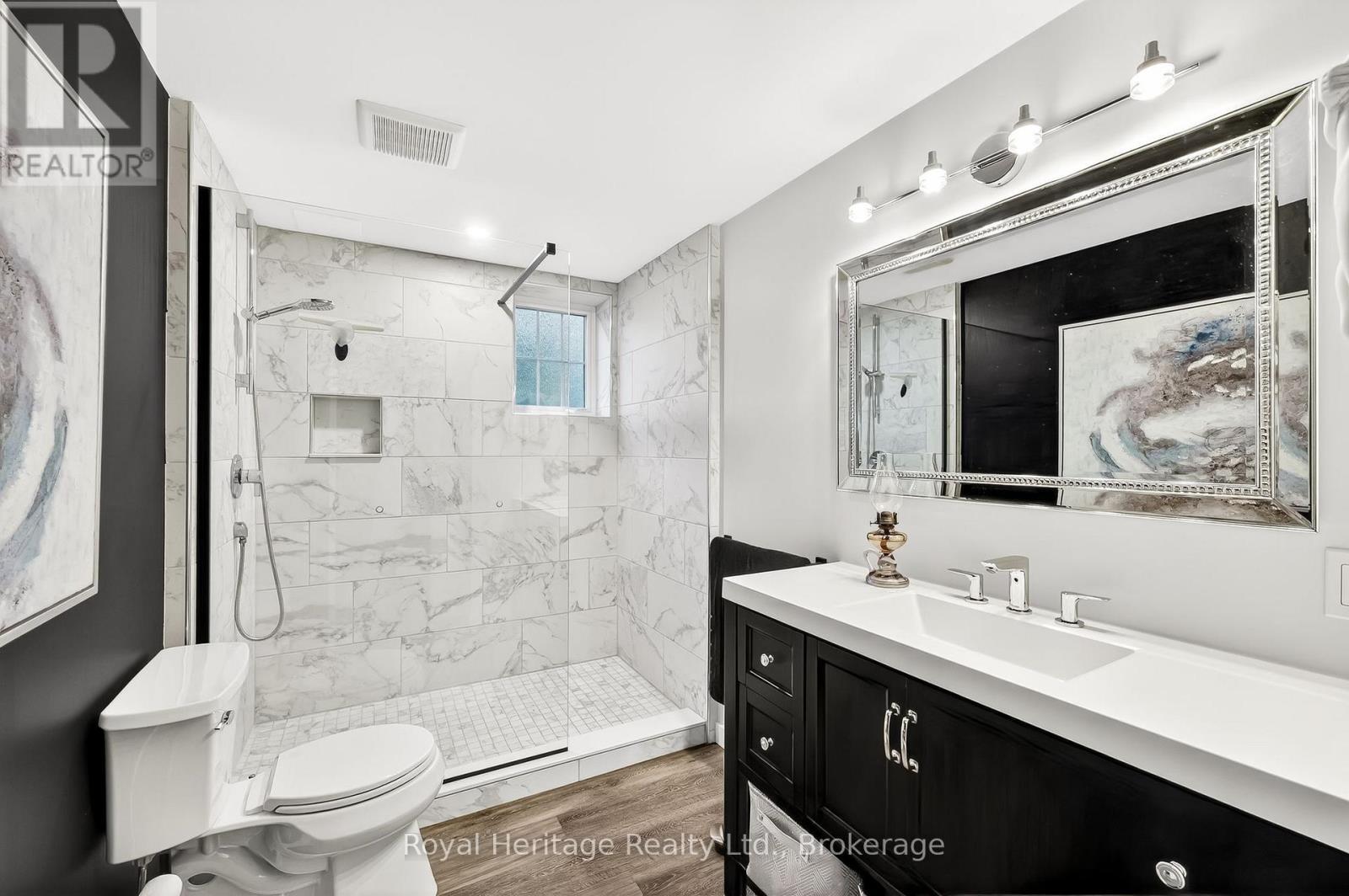 32 Edgewater Drive, Brighton, ON - Indoor Photo Showing Bathroom