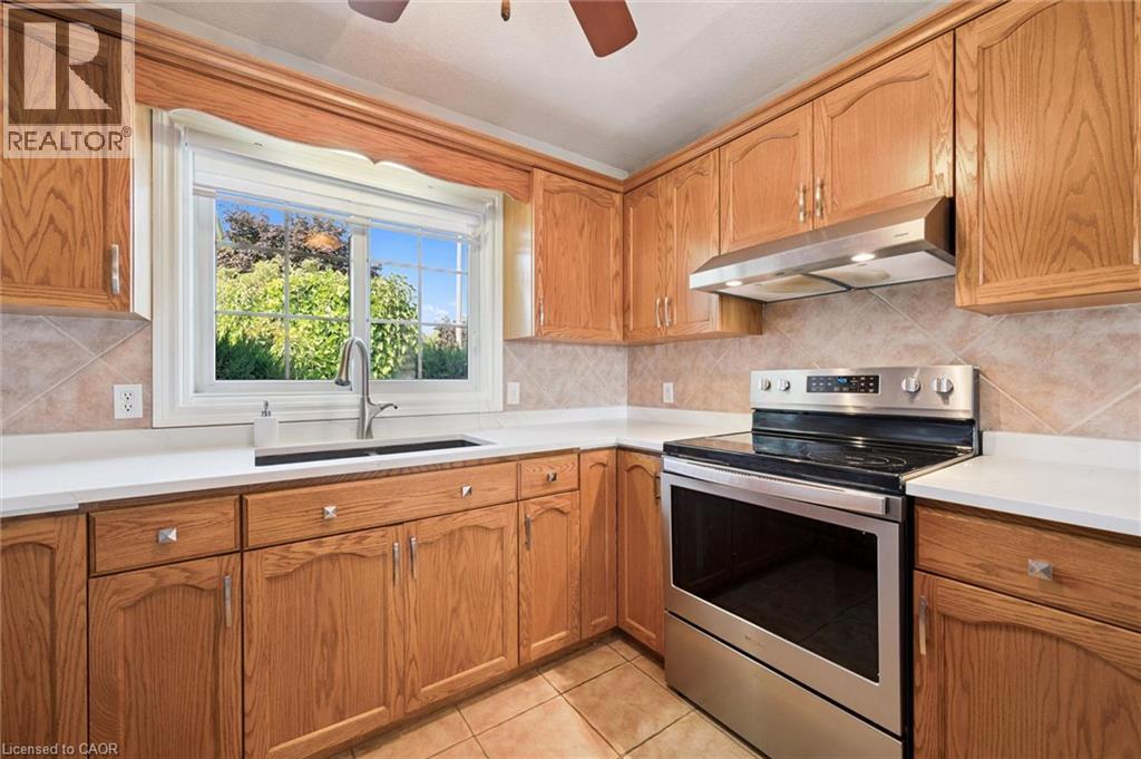 187 Westchester Drive, Kitchener, ON - Indoor Photo Showing Kitchen