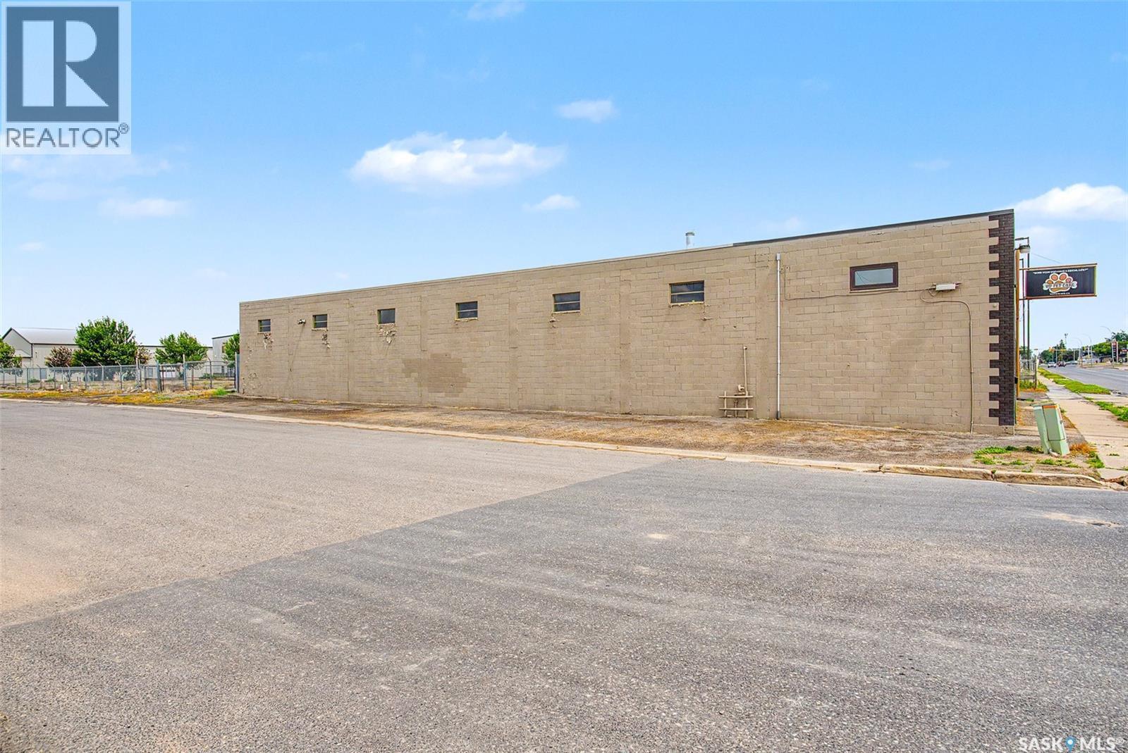 560 Dewdney Avenue E, Regina, SK