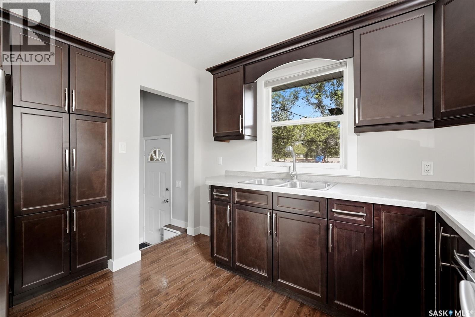 4008 Regina Avenue, Regina, SK - Indoor Photo Showing Kitchen