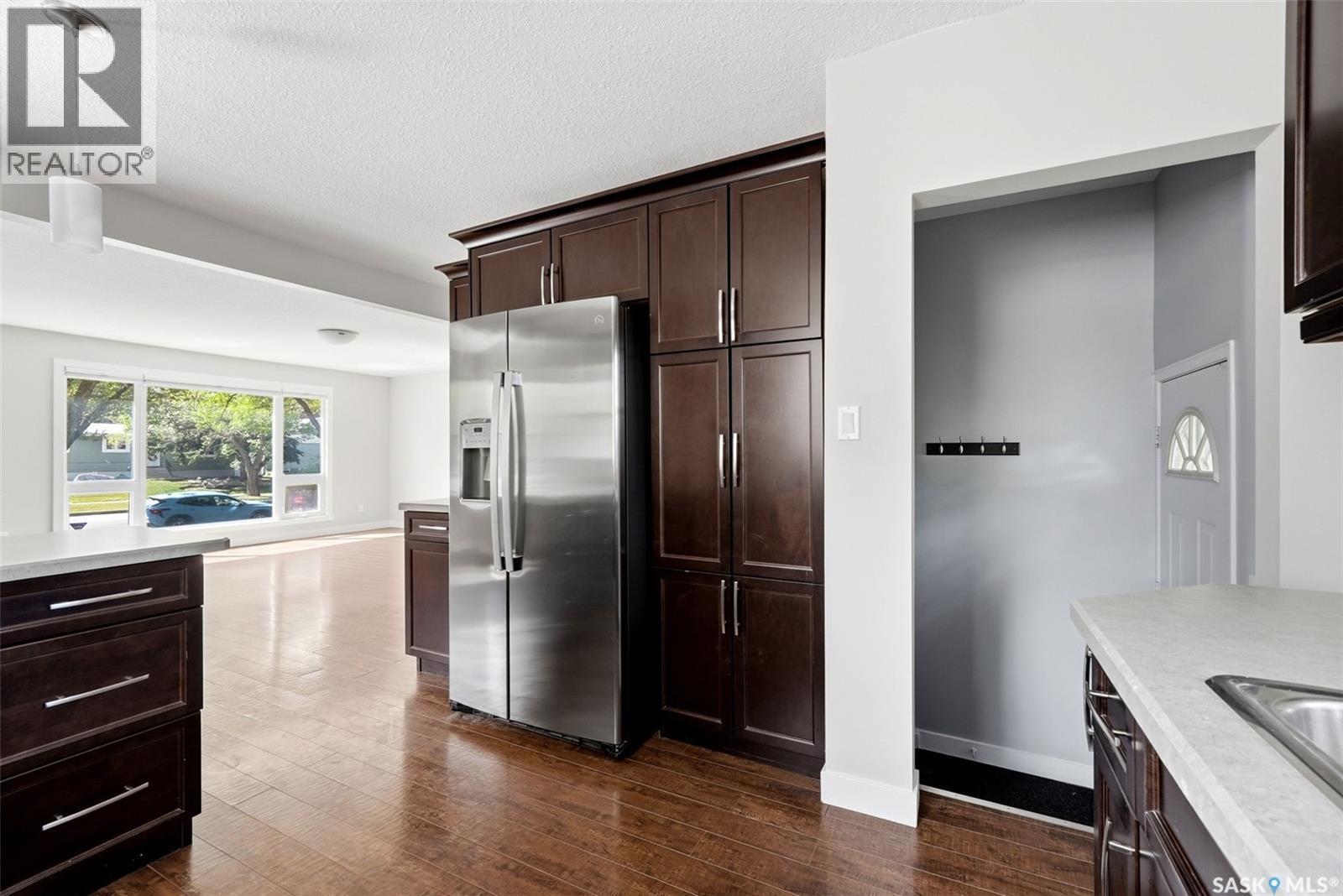 4008 Regina Avenue, Regina, SK - Indoor Photo Showing Kitchen