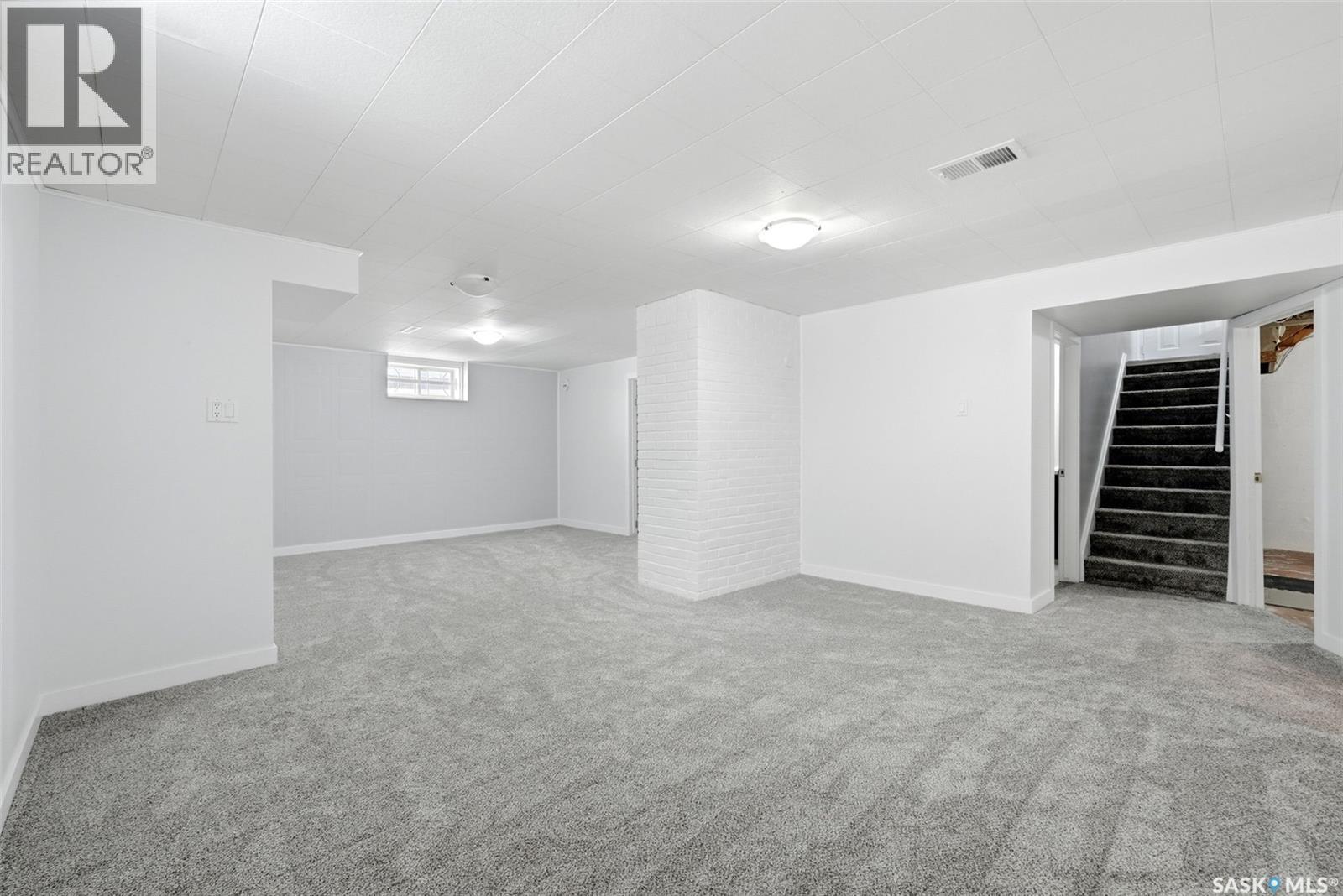 4008 Regina Avenue, Regina, SK - Indoor