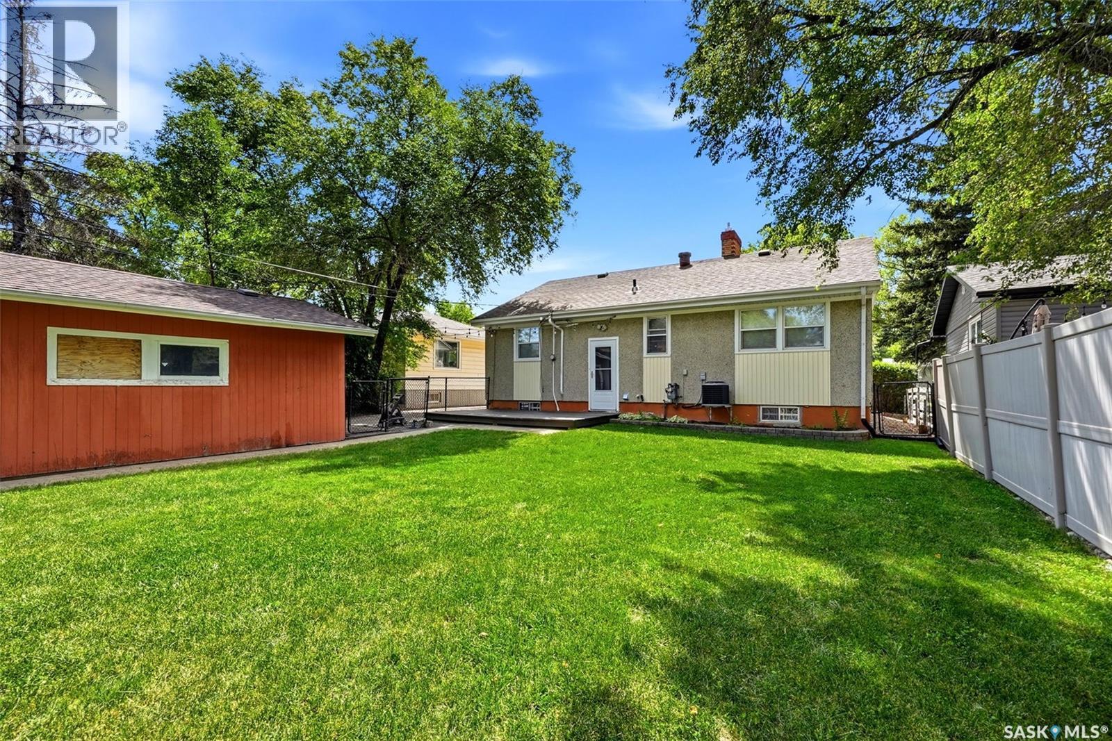 4008 Regina Avenue, Regina, SK - Outdoor With Backyard With Exterior