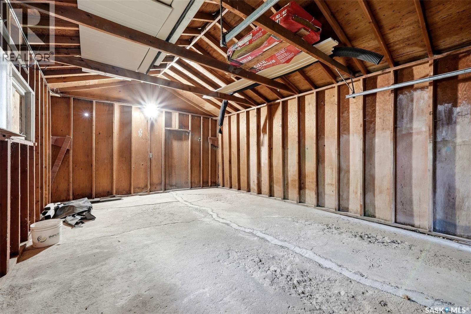 4008 Regina Avenue, Regina, SK - Indoor
