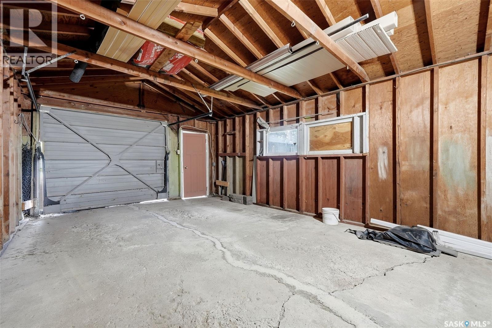 4008 Regina Avenue, Regina, SK - Indoor