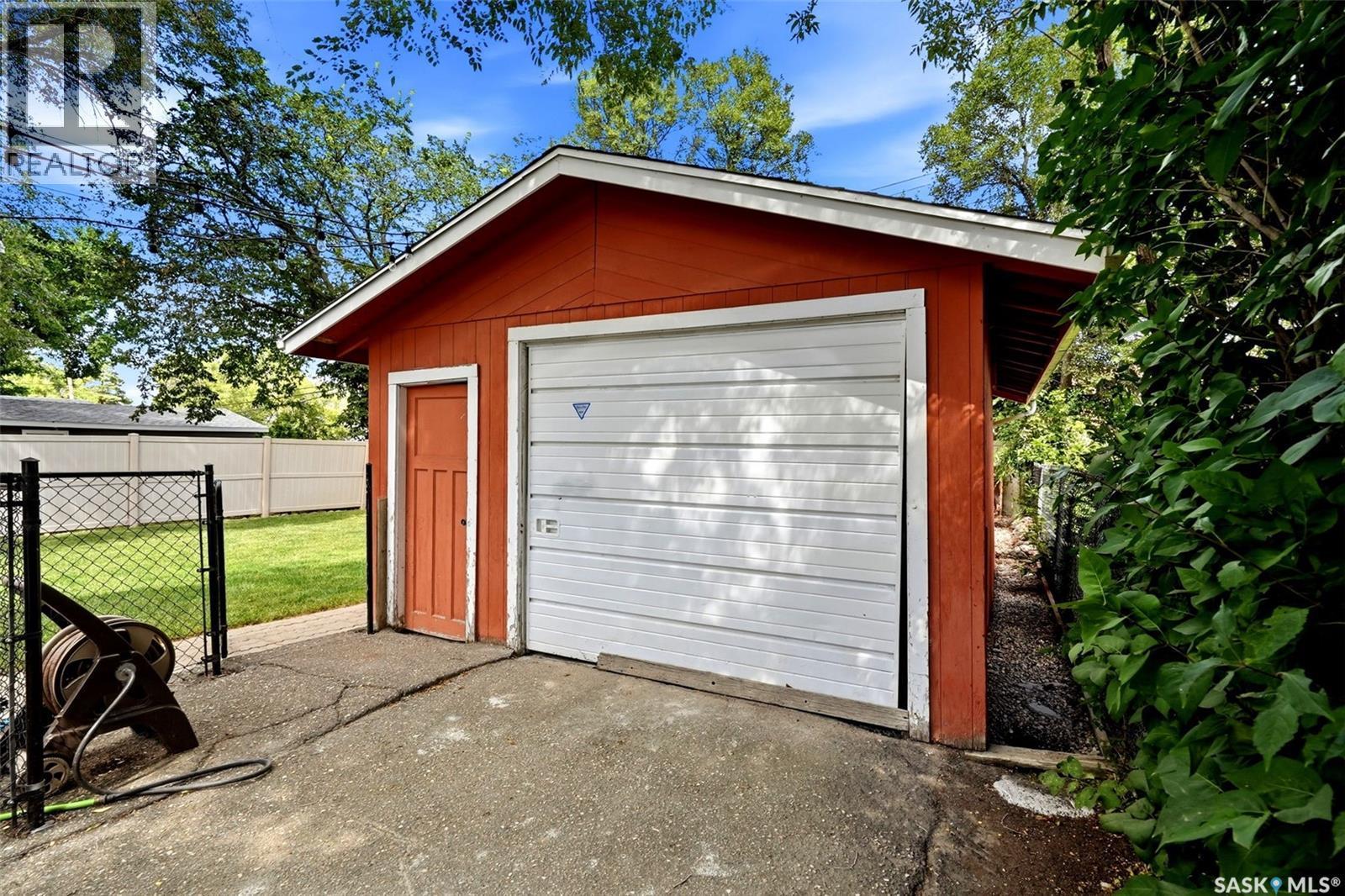 4008 Regina Avenue, Regina, SK - Outdoor With Exterior