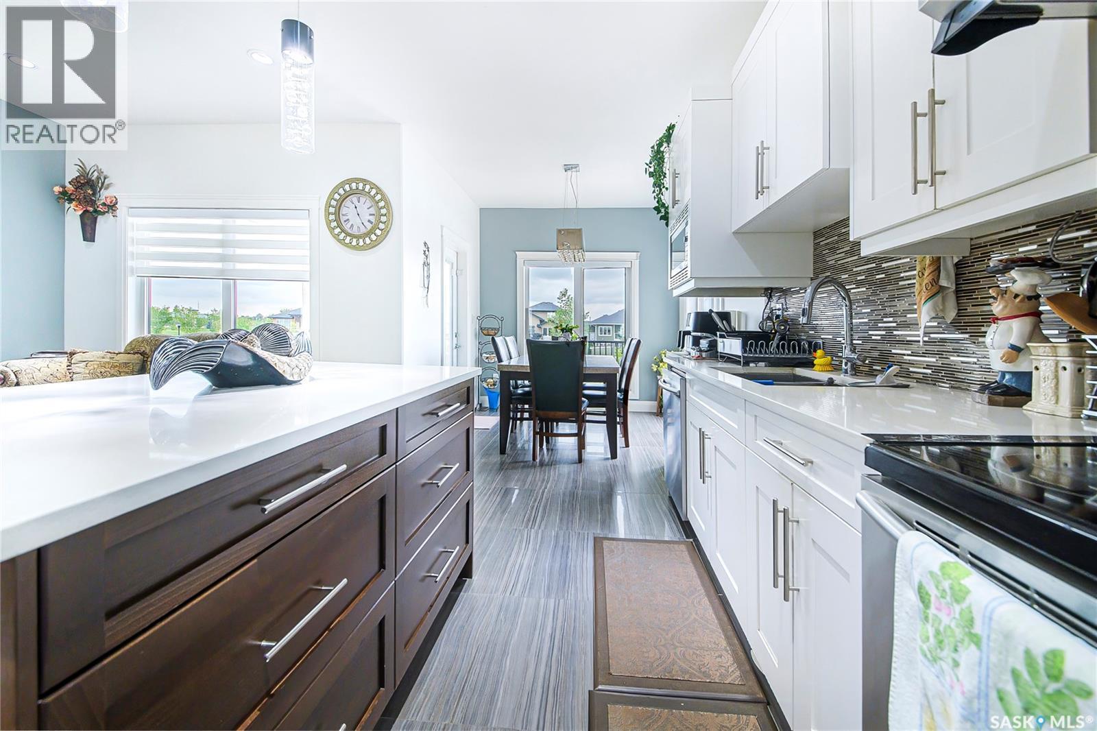 733 Gowan Road, Warman, SK - Indoor Photo Showing Kitchen With Upgraded Kitchen