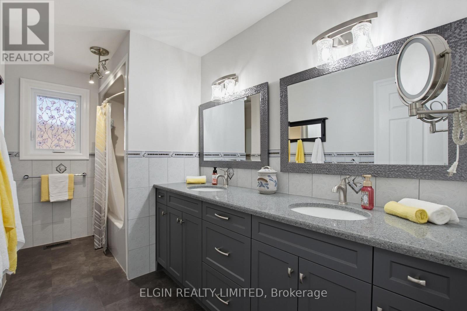 3 Trevithick Terrace, St. Thomas, ON - Indoor Photo Showing Bathroom