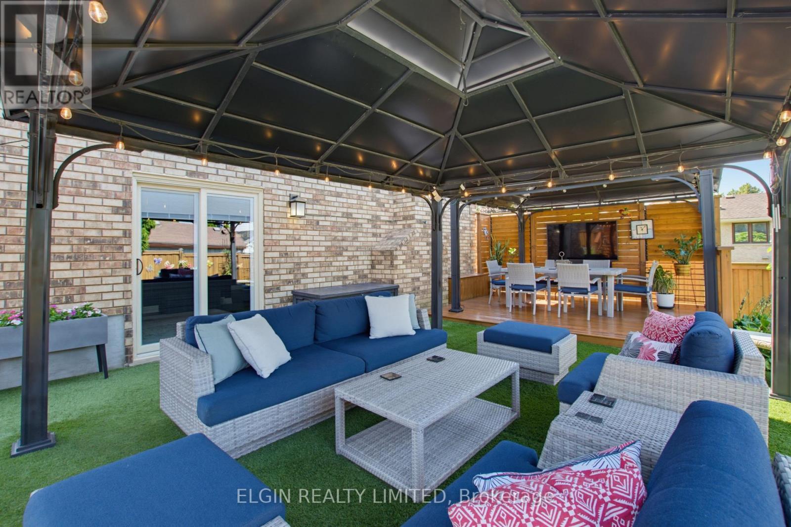 backyard spacet o be proud of - 3 Trevithick Terrace, St. Thomas, ON - With Deck Patio Veranda With Exterior