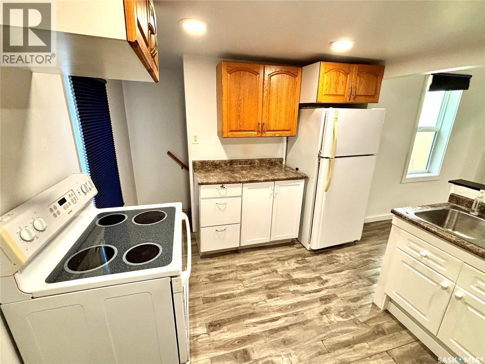 816 I Avenue S, Saskatoon, SK - Indoor Photo Showing Kitchen