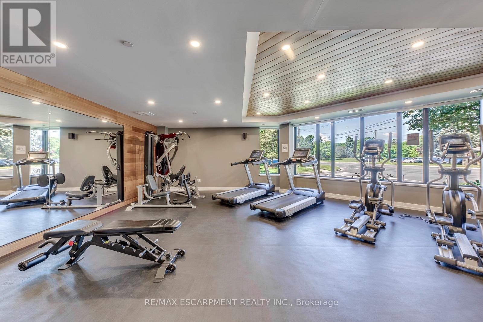 303 - 320 Plains Road E, Burlington, ON - Indoor Photo Showing Gym Room