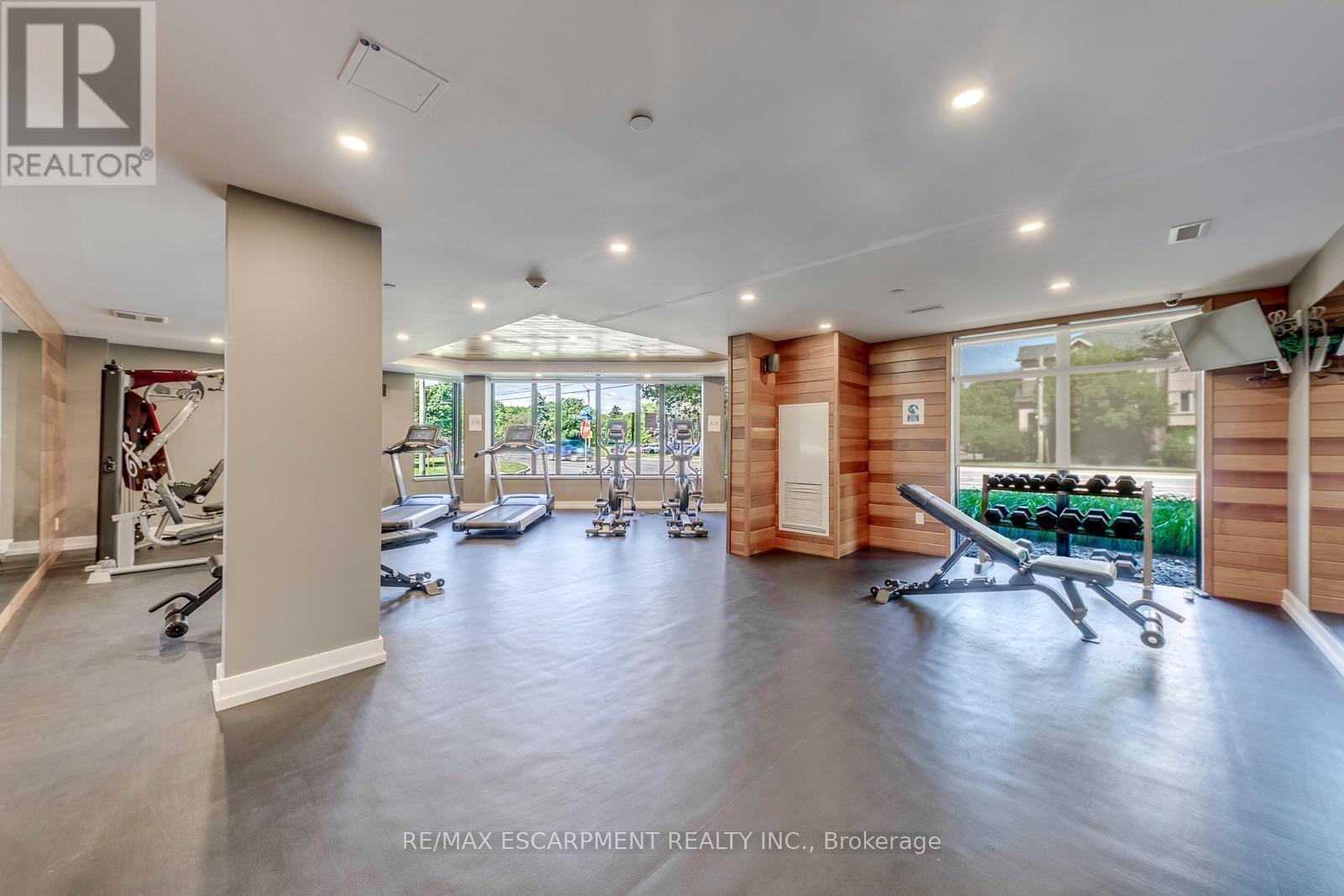 303 - 320 Plains Road E, Burlington, ON - Indoor Photo Showing Gym Room