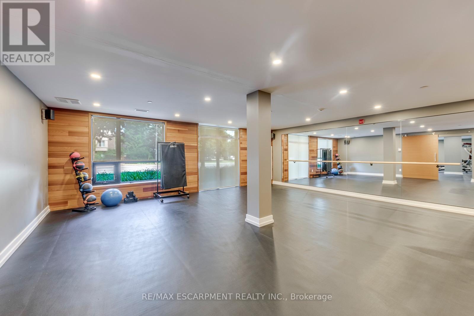 303 - 320 Plains Road E, Burlington, ON - Indoor Photo Showing Other Room