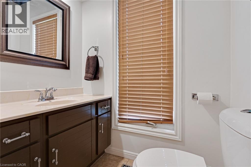 565 Fountain Street S, Cambridge, ON - Indoor Photo Showing Bathroom