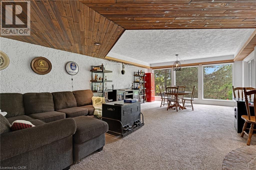 565 Fountain Street S, Cambridge, ON - Indoor Photo Showing Living Room
