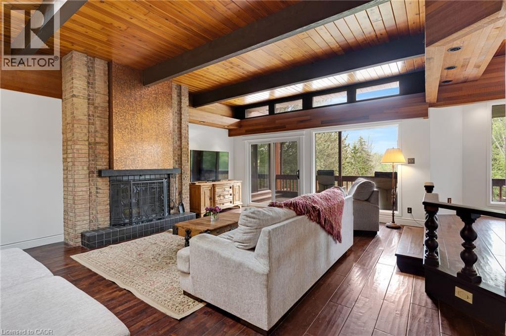 565 Fountain Street S, Cambridge, ON - Indoor Photo Showing Living Room With Fireplace