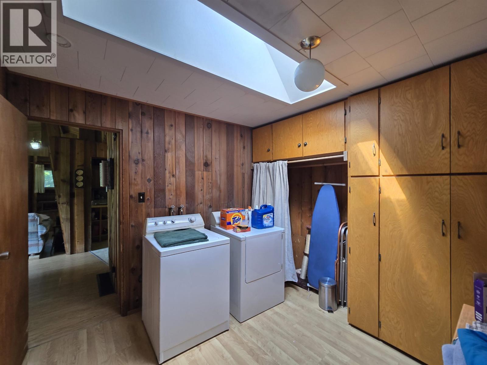 4055 Bailey Road, Valemount, BC - Indoor Photo Showing Laundry Room
