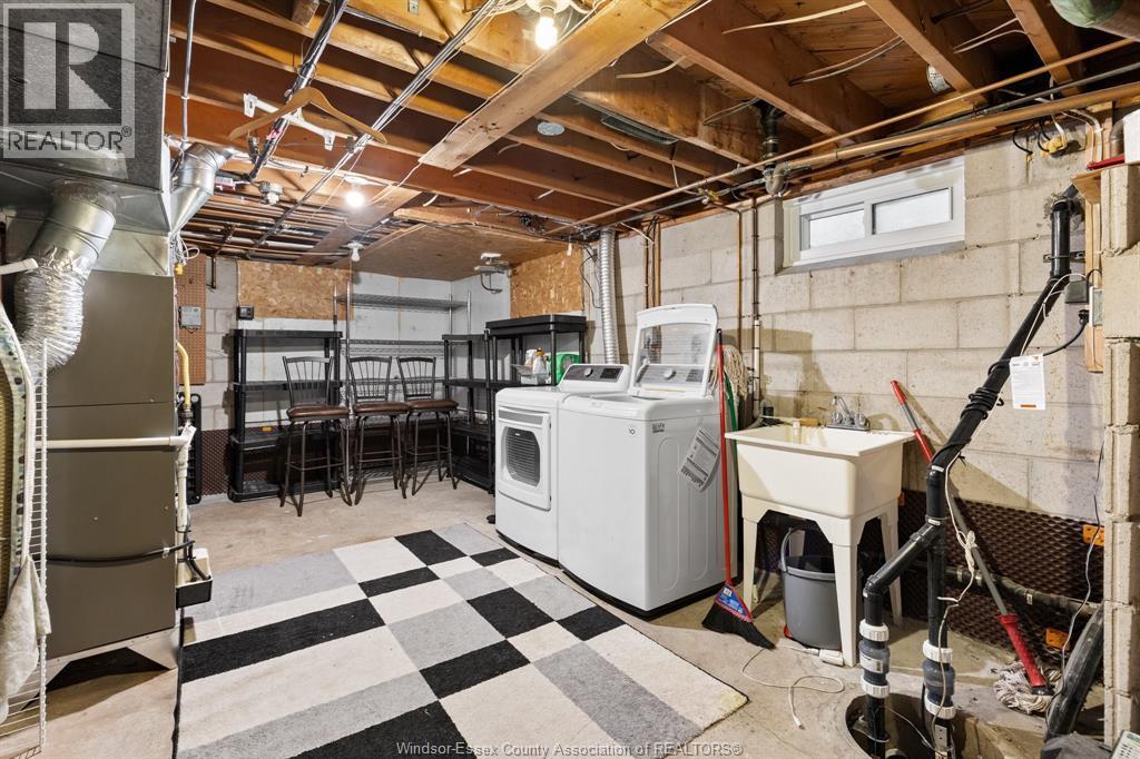 462 Dormar Drive, Windsor, ON - Indoor Photo Showing Laundry Room