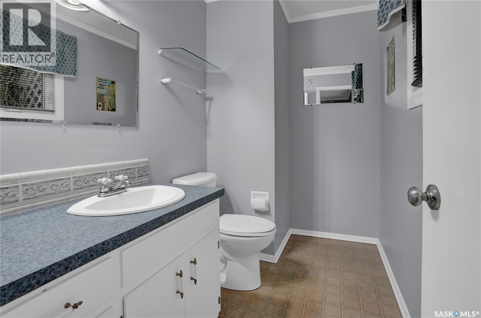 6015 7Th Avenue N, Regina, SK - Indoor Photo Showing Bathroom