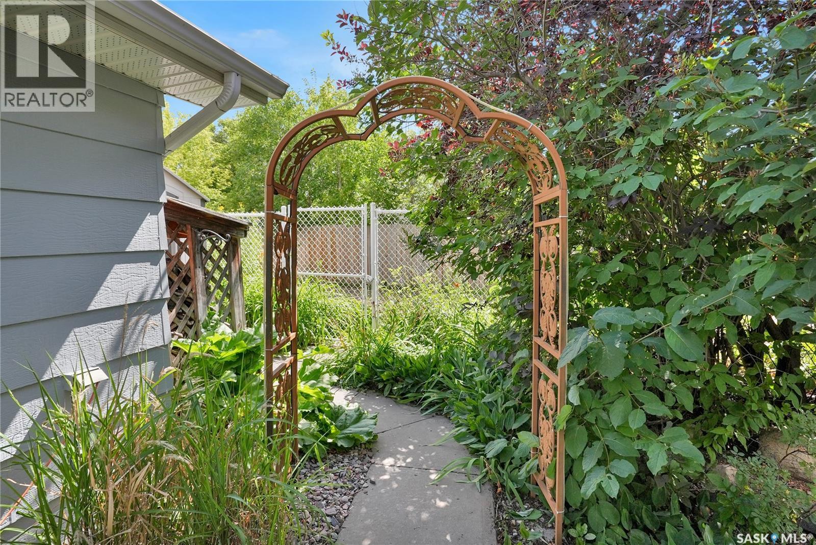 6015 7Th Avenue N, Regina, SK - Outdoor