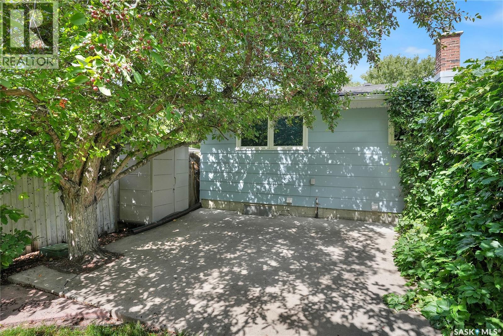 6015 7Th Avenue N, Regina, SK - Outdoor