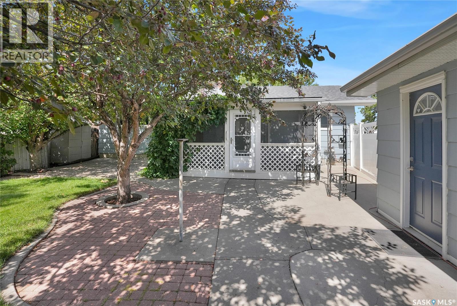 6015 7Th Avenue N, Regina, SK - Outdoor With Deck Patio Veranda