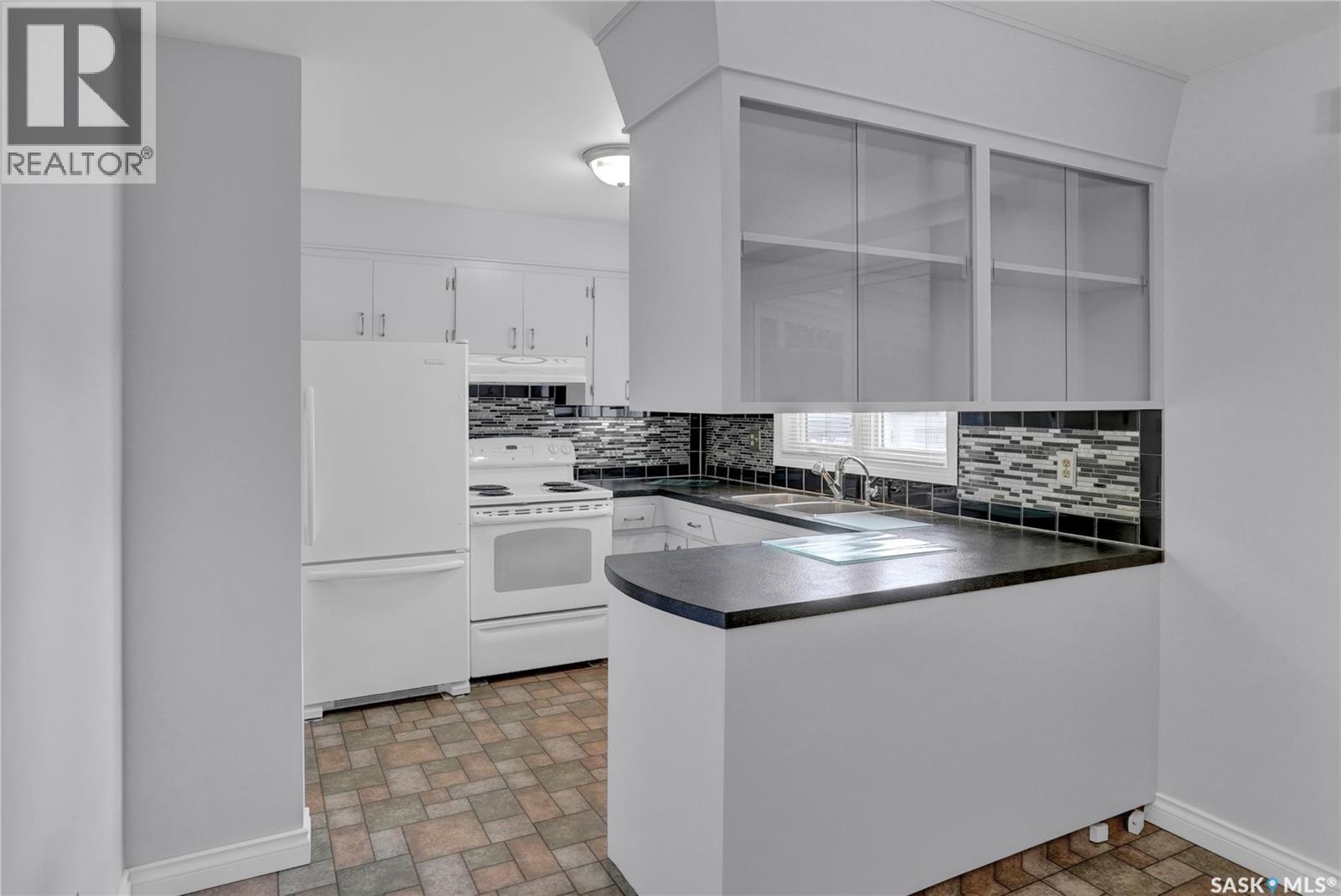 6015 7Th Avenue N, Regina, SK - Indoor Photo Showing Kitchen With Double Sink