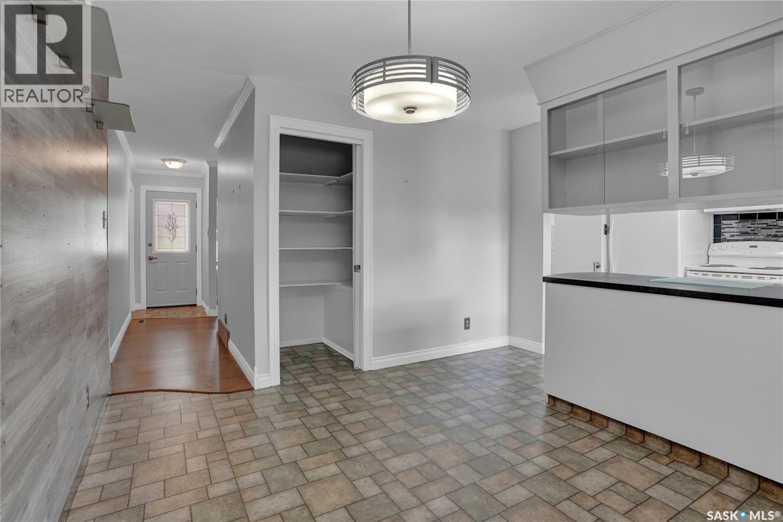 6015 7Th Avenue N, Regina, SK - Indoor Photo Showing Other Room