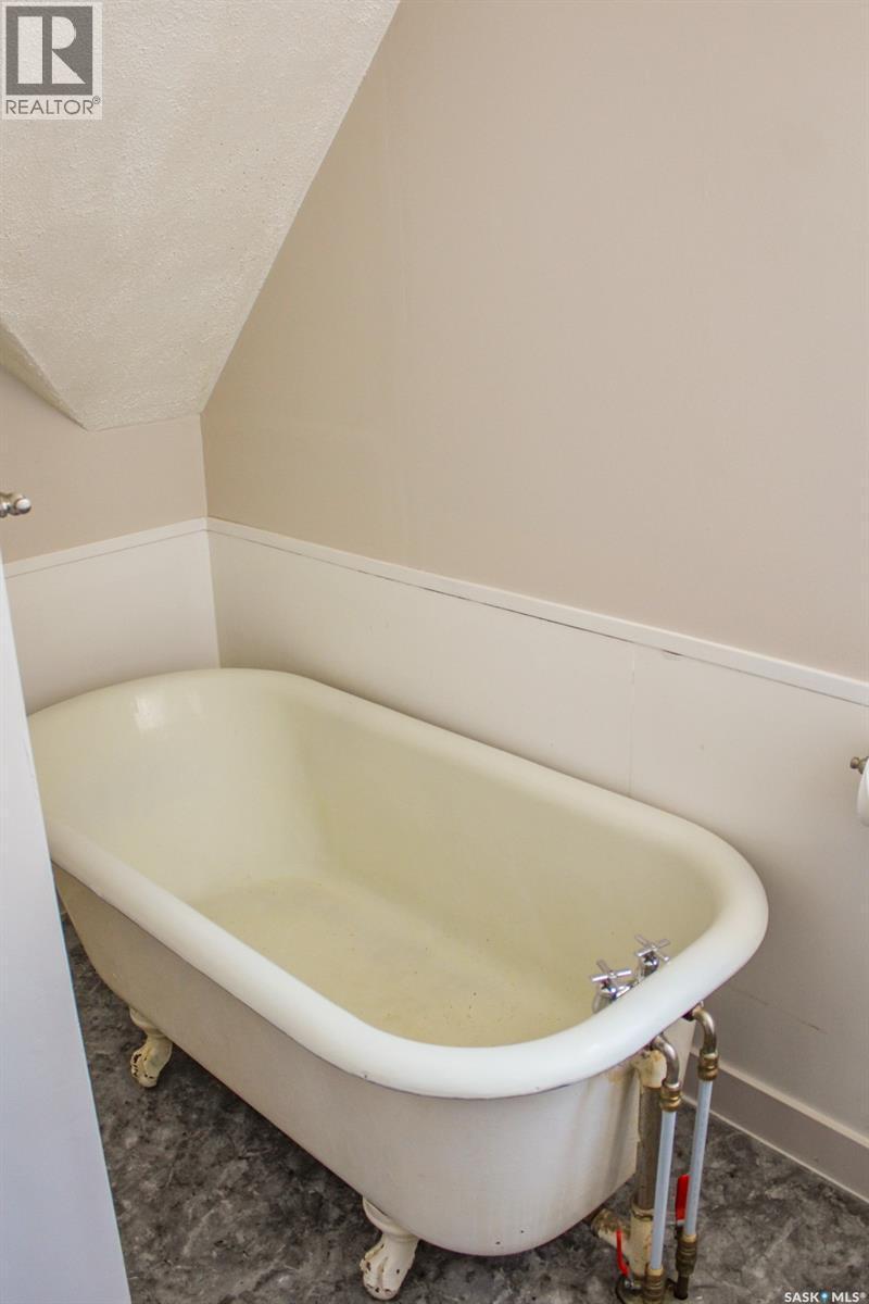 420 Burrows Avenue W, Melfort, SK - Indoor Photo Showing Bathroom