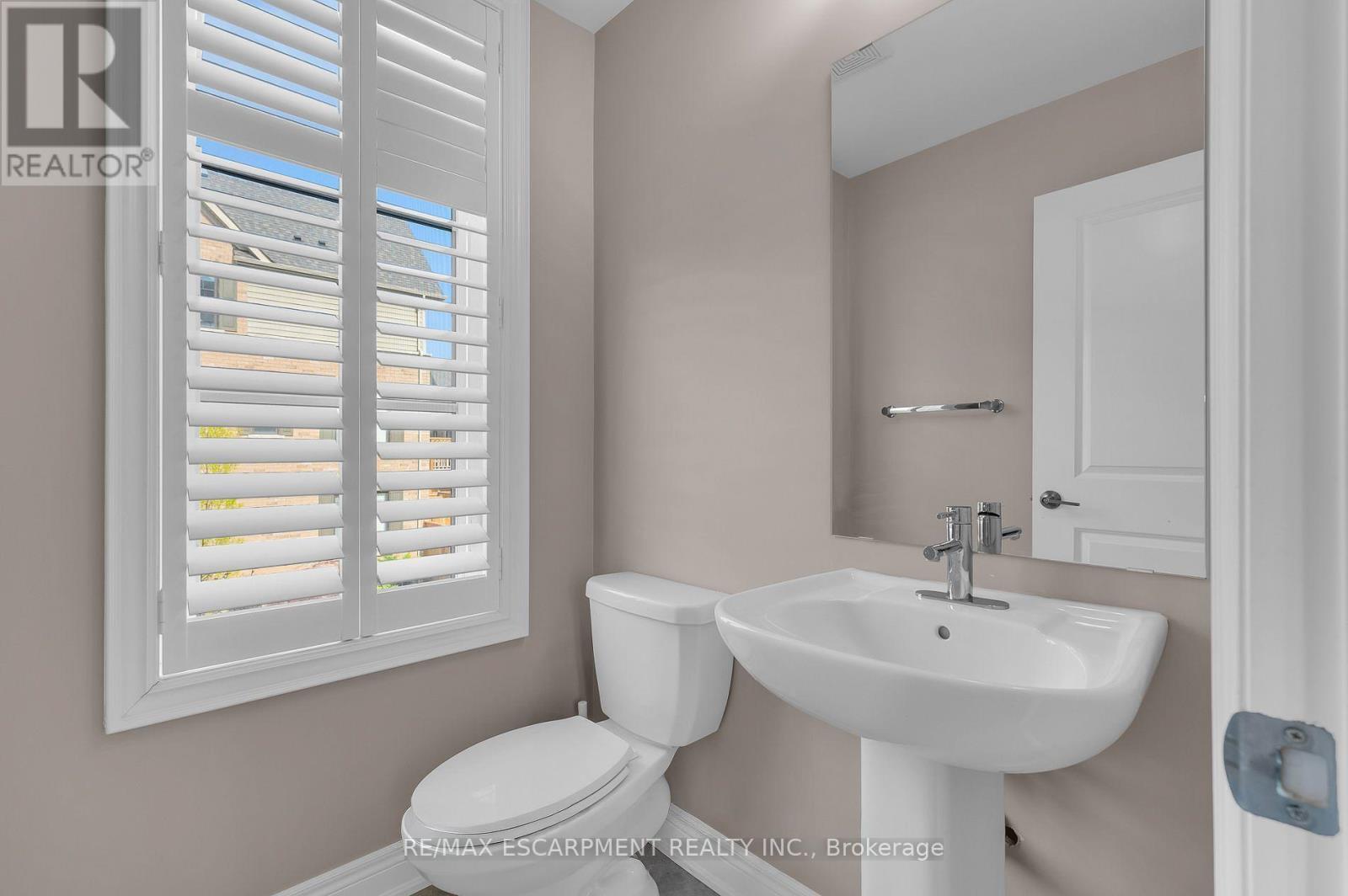 2 Waterview Lane, Grimsby, ON - Indoor Photo Showing Bathroom