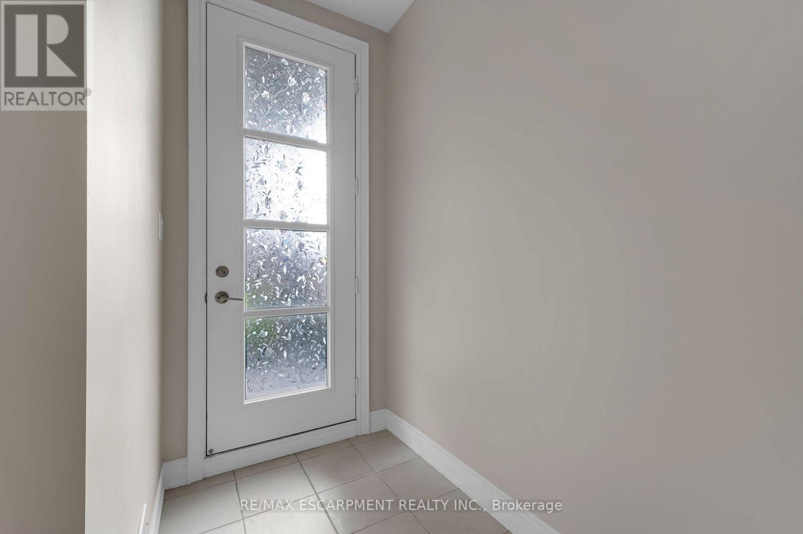 2 Waterview Lane, Grimsby, ON - Indoor Photo Showing Other Room