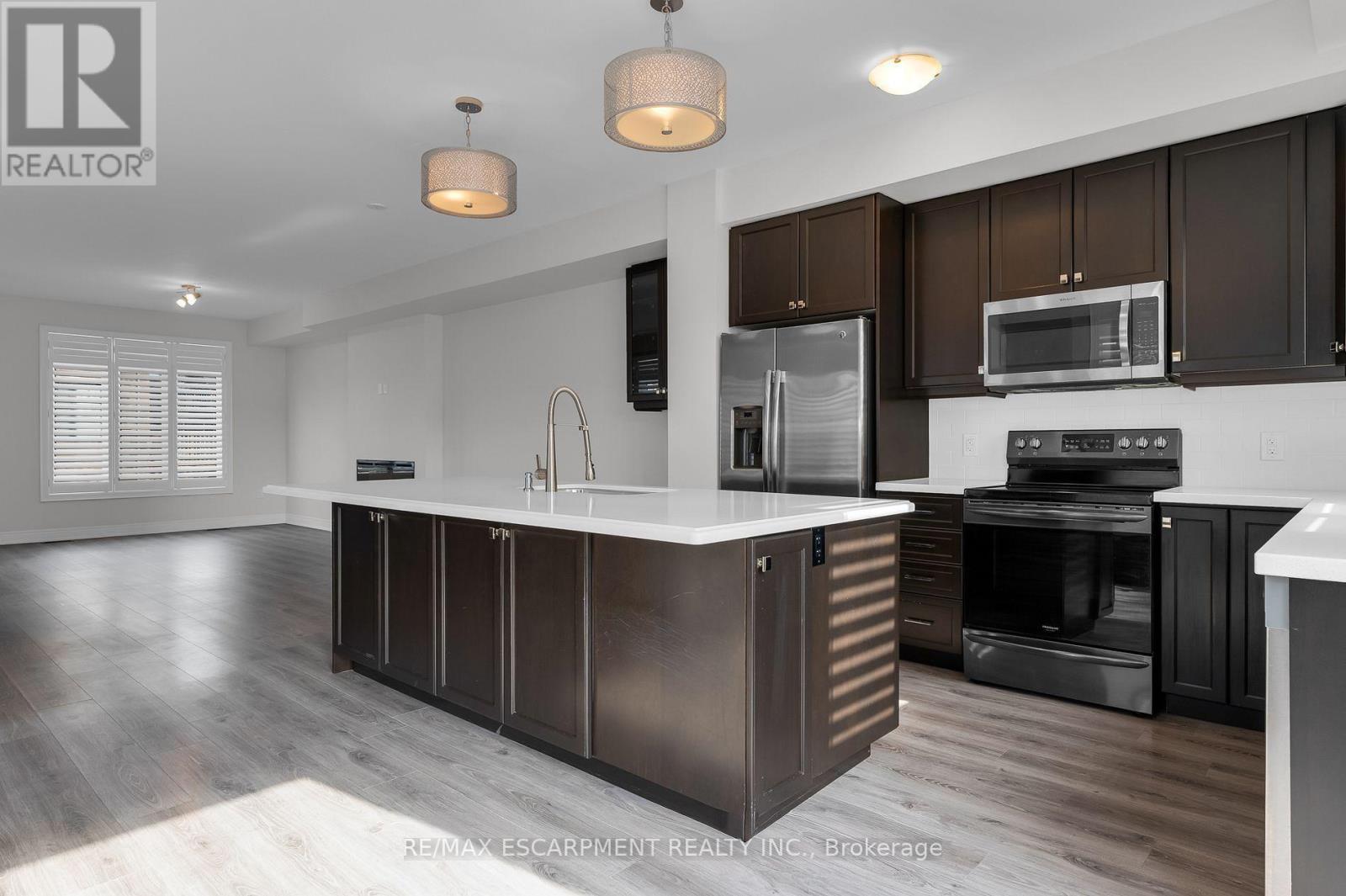 2 Waterview Lane, Grimsby, ON - Indoor Photo Showing Kitchen