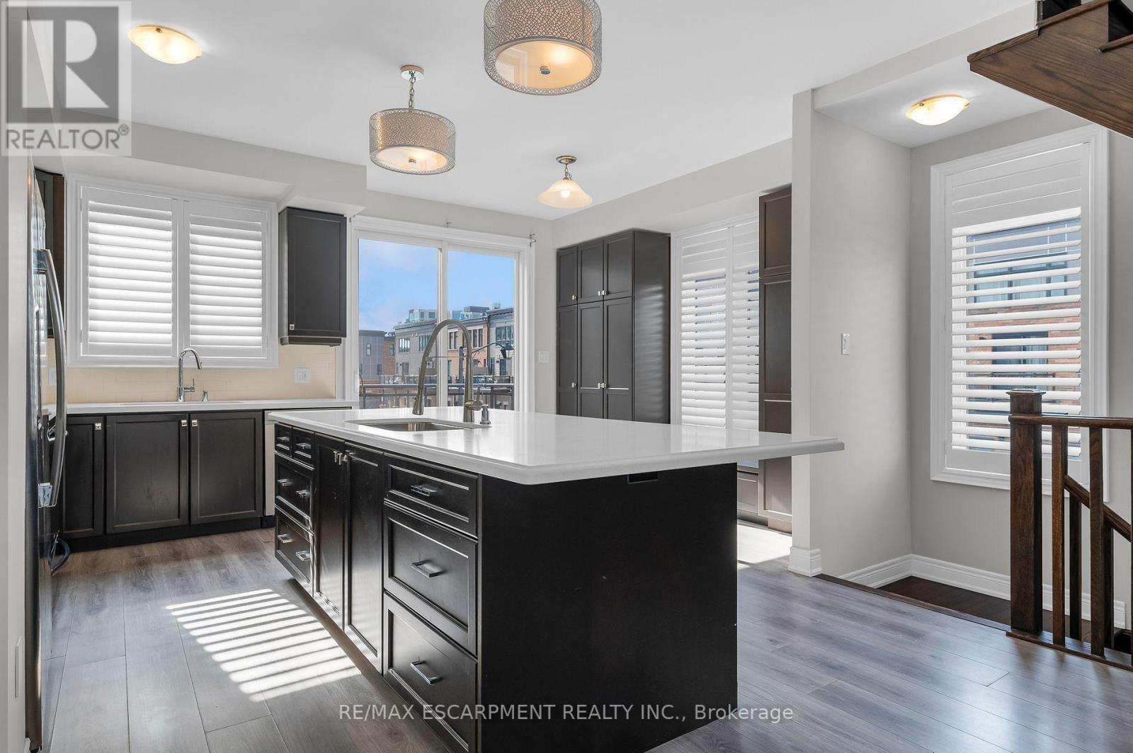 2 Waterview Lane, Grimsby, ON - Indoor Photo Showing Kitchen