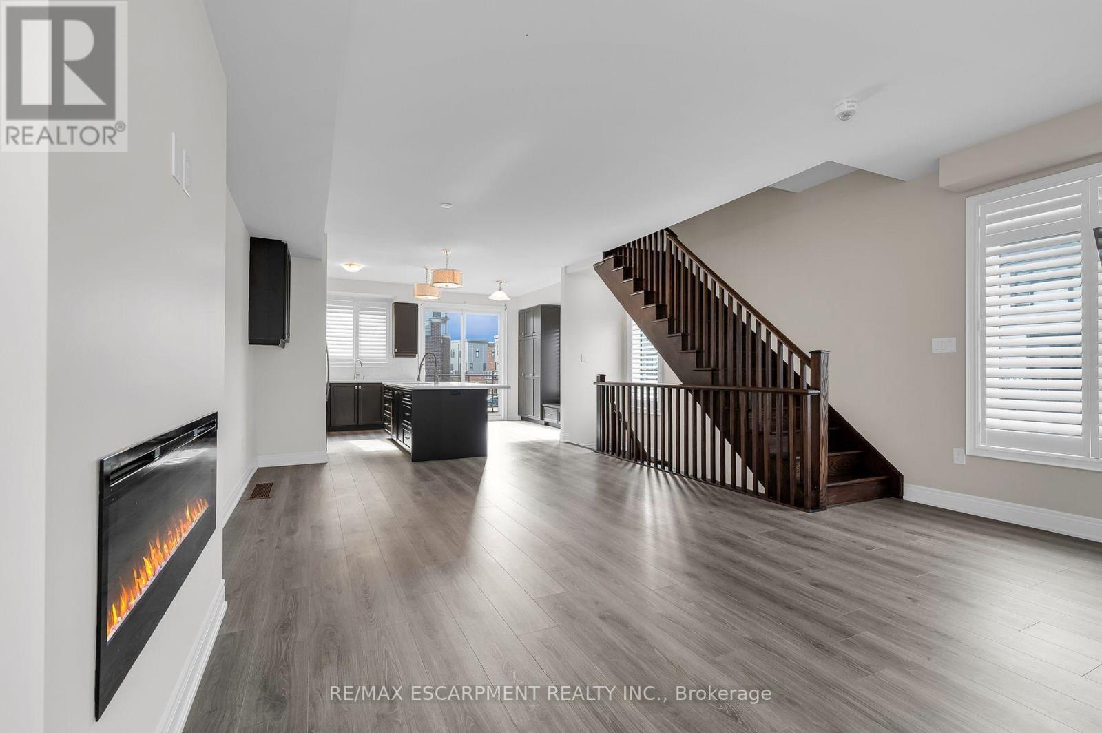 2 Waterview Lane, Grimsby, ON - Indoor Photo Showing Living Room With Fireplace