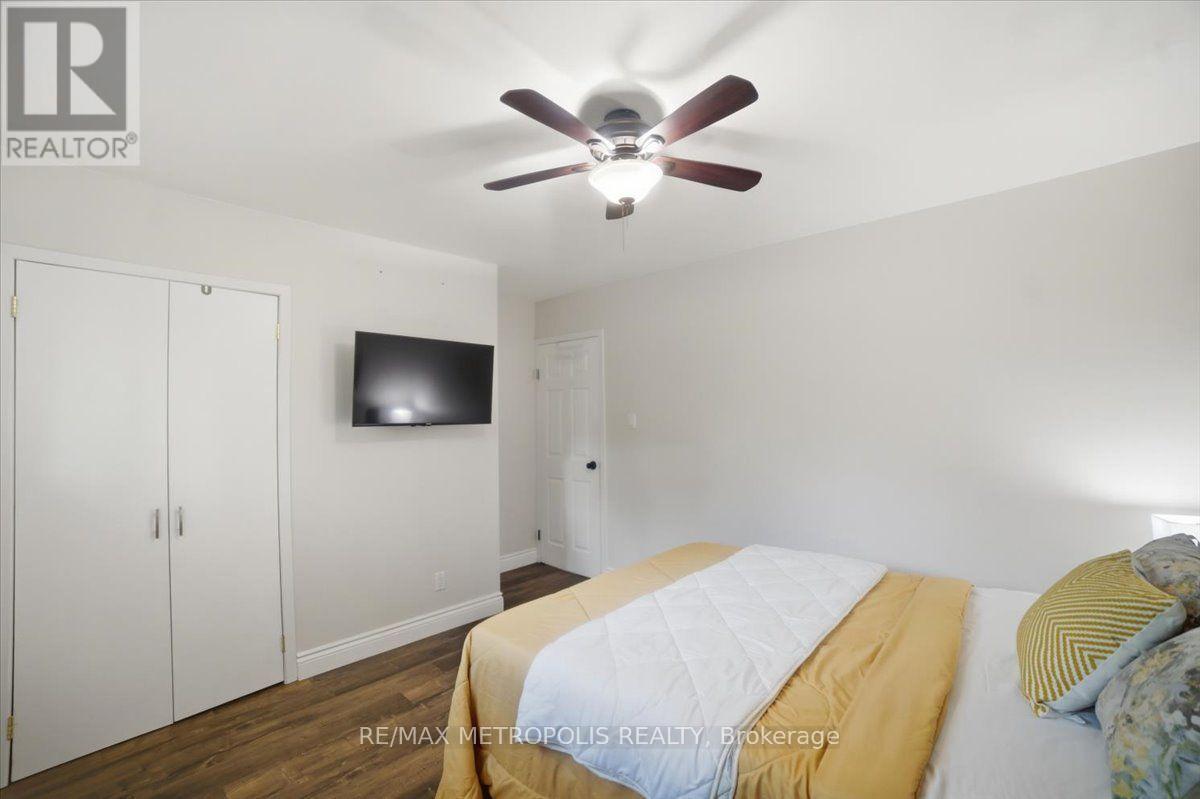 615 Dogwood Lane, Waterloo, ON - Indoor Photo Showing Bedroom